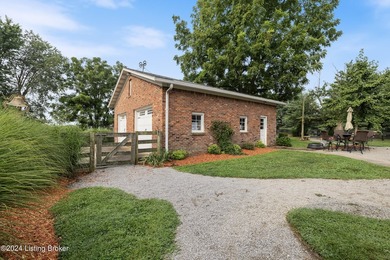 Welcome to 575 Moody Pike where Southern charm meets historic - photo 28