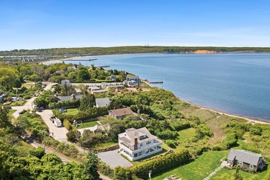 Tucked away on the shores of Fort Pond Bay, this well-kept 2,500 - photo 28