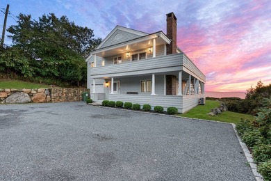 Tucked away on the shores of Fort Pond Bay, this well-kept 2,500 - photo 29