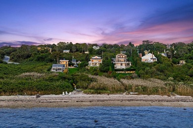 Tucked away on the shores of Fort Pond Bay, this well-kept 2,500 - photo 30