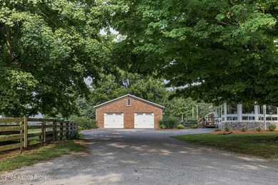 Welcome to 575 Moody Pike where Southern charm meets historic - photo 39