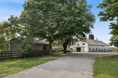 Welcome to 575 Moody Pike where Southern charm meets historic - photo 40