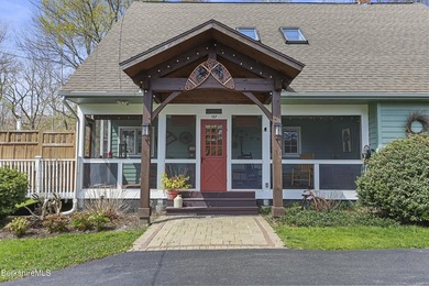 Lovingly maintained contemporary Cape set on just over an acre - photo 3