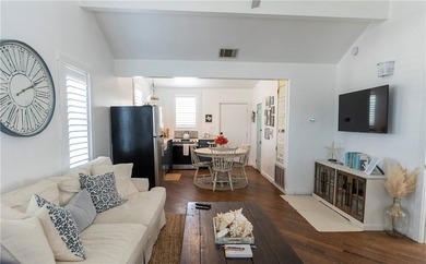 Rare opportunity to own TWO fully independent one bedroom - photo 16