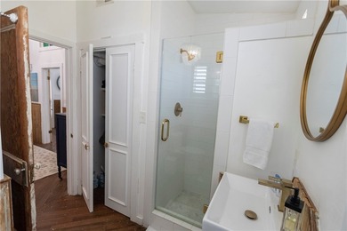 Rare opportunity to own TWO fully independent one bedroom - photo 38