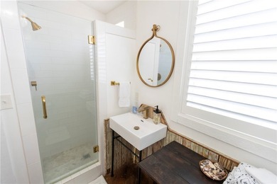 Rare opportunity to own TWO fully independent one bedroom - photo 39