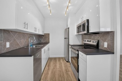2/1.5, Amazing corner unit on the third floor offers an - photo 1