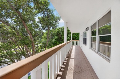 2/1.5, Amazing corner unit on the third floor offers an - photo 3