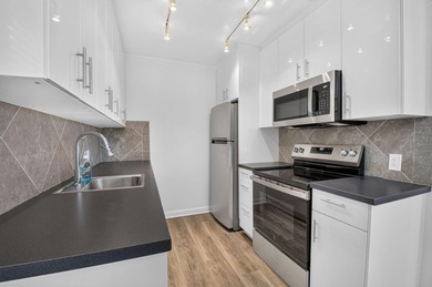 2/1.5, Amazing corner unit on the third floor offers an - photo 5