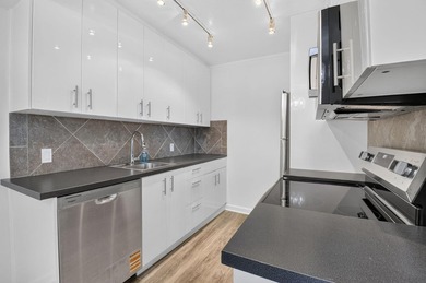 2/1.5, Amazing corner unit on the third floor offers an - photo 6