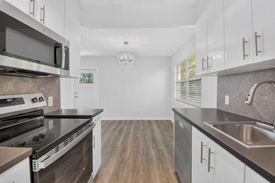 2/1.5, Amazing corner unit on the third floor offers an - photo 7