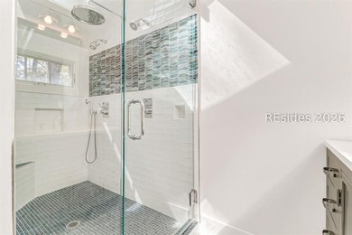 Beautifully renovated 3-bedroom, 2.5-bath home set on a private - photo 23