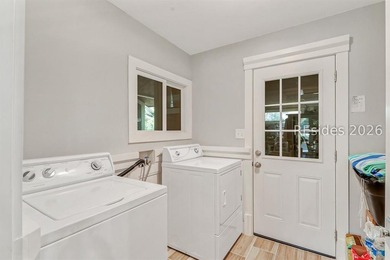 Beautifully renovated 3-bedroom, 2.5-bath home set on a private - photo 27
