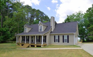 Beautiful well-maintained home on flat lot with amazing view - Lake Home For Sale in Eatonton, Georgia