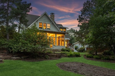 This lakefront Low Country Cottage is designed for comfort and - photo 2