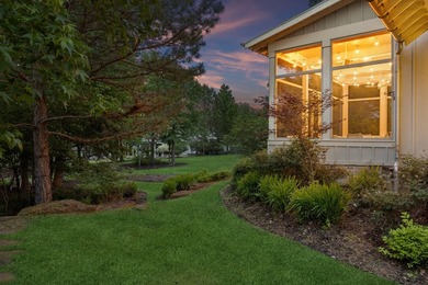 This lakefront Low Country Cottage is designed for comfort and - photo 4