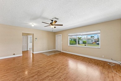 Welcome to this beautifully maintained 2-bedroom, 2-bath home - photo 5