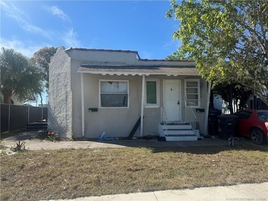 Perfect opportunity to be in this great area in this Palm Beach - photo 1