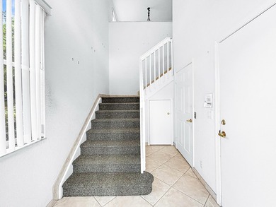 Second-floor condo with 3 bedrooms, 2 bathrooms, vaulted - photo 6