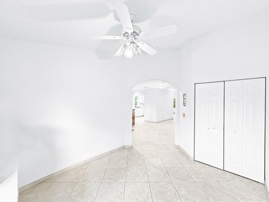 Second-floor condo with 3 bedrooms, 2 bathrooms, vaulted - photo 7
