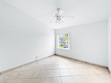 Second-floor condo with 3 bedrooms, 2 bathrooms, vaulted - photo 9