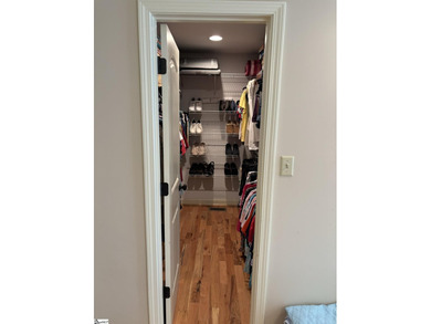 HANDICAP ACCESSIBLE! Welcome home to this beautifully maintained - photo 11