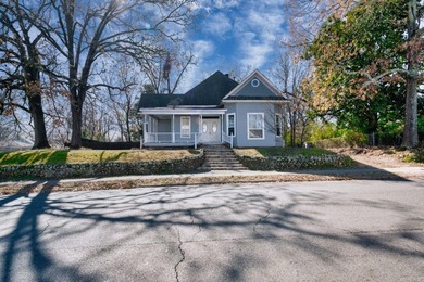 Step back in time with this enchanting 1930 Victorian-style gem - photo 5