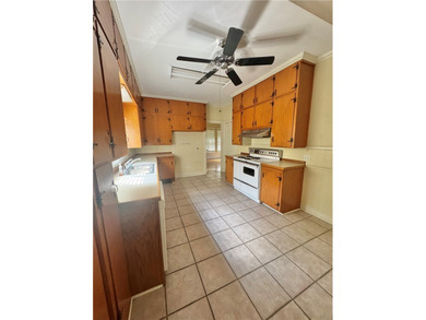 Prime Commercial Opportunity with Timeless Charm Position your - photo 16