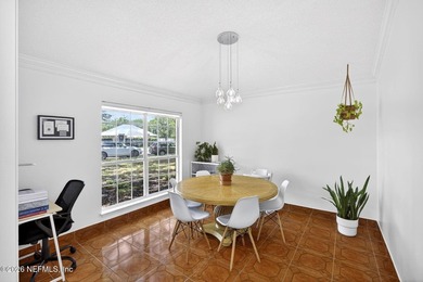 Discover the perfect blend of comfort and convenience in this - photo 4