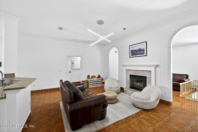 Discover the perfect blend of comfort and convenience in this - photo 10
