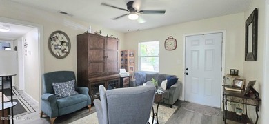 Beautifully updated 4-bedroom, 2-bath home in desirable Edgewood - photo 3