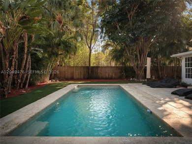 Meticulously refreshed L. Murray Dixon gem on prestigious La - photo 4