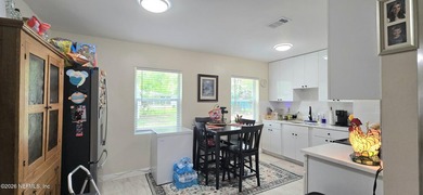 Beautifully updated 4-bedroom, 2-bath home in desirable Edgewood - photo 6