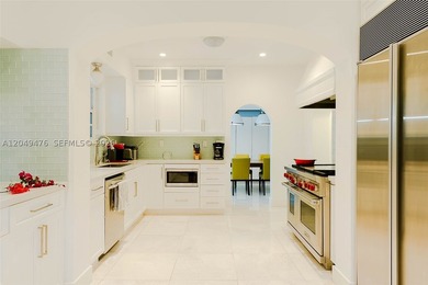 Meticulously refreshed L. Murray Dixon gem on prestigious La - photo 7