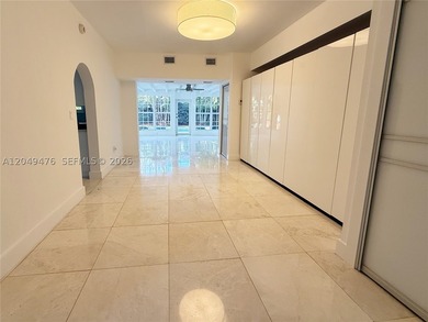 Meticulously refreshed L. Murray Dixon gem on prestigious La - photo 8