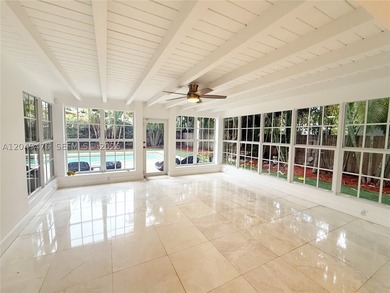 Meticulously refreshed L. Murray Dixon gem on prestigious La - photo 9