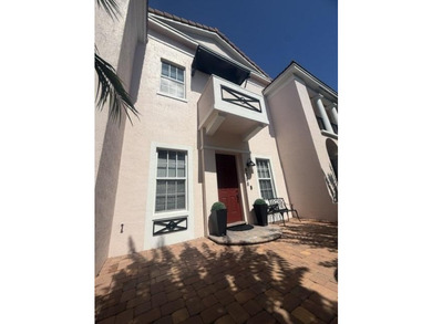 Location & Luxury! Super low 300/m HOA, on prime lot, spacious - photo 3