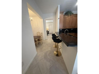 Location & Luxury! Super low 300/m HOA, on prime lot, spacious - photo 10