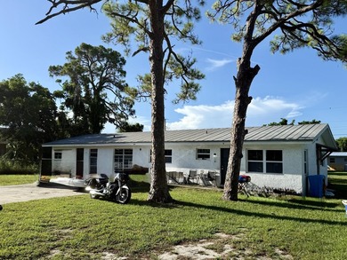 Concrete block duplex. 2 bedrooms 1 bath each side. Unit B - photo 2