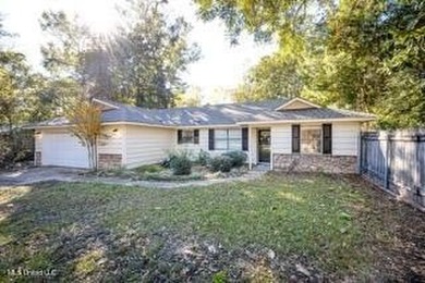 Located close to downtown Ocean Springs, a quick bicycle or walk - photo 1
