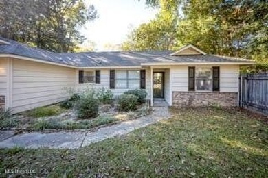 Located close to downtown Ocean Springs, a quick bicycle or walk - photo 2
