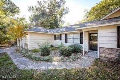 Located close to downtown Ocean Springs, a quick bicycle or walk - photo 3