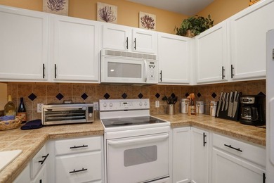 This Inviting, lakefront 2-bedroom 2-bath Villa is conveniently - photo 14