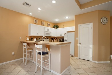 This Inviting, lakefront 2-bedroom 2-bath Villa is conveniently - photo 15