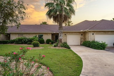 This Inviting, lakefront 2-bedroom 2-bath Villa is conveniently - photo 31