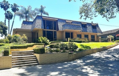 Set above prestigious Dry Creek Road, this legacy estate has - photo 1
