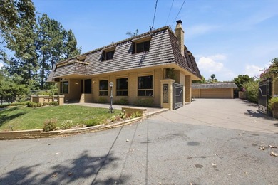 Set above prestigious Dry Creek Road, this legacy estate has - photo 2