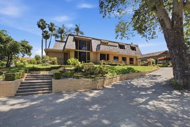 Set above prestigious Dry Creek Road, this legacy estate has - photo 3