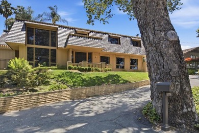 Set above prestigious Dry Creek Road, this legacy estate has - photo 4