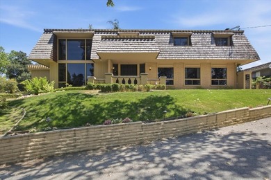 Set above prestigious Dry Creek Road, this legacy estate has - photo 6
